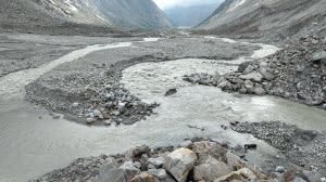 Gletscherwyb 2025 - Aarequelle